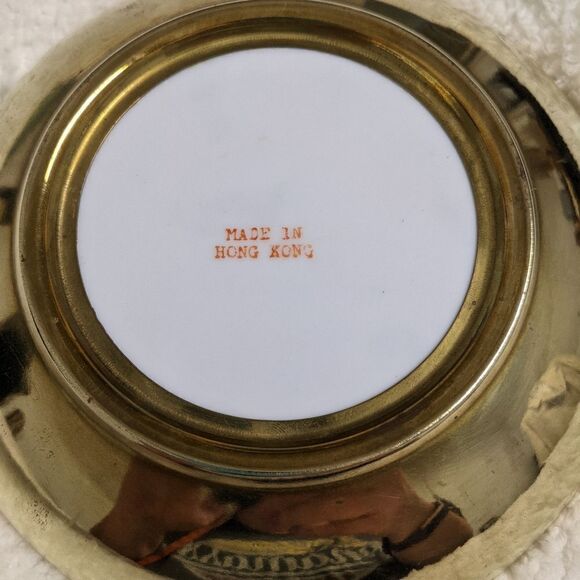 Vintage 79/80 Hand Painted Porcelain Dish with Brass Bottom Made in Hong Kong - Picture 12 of 15